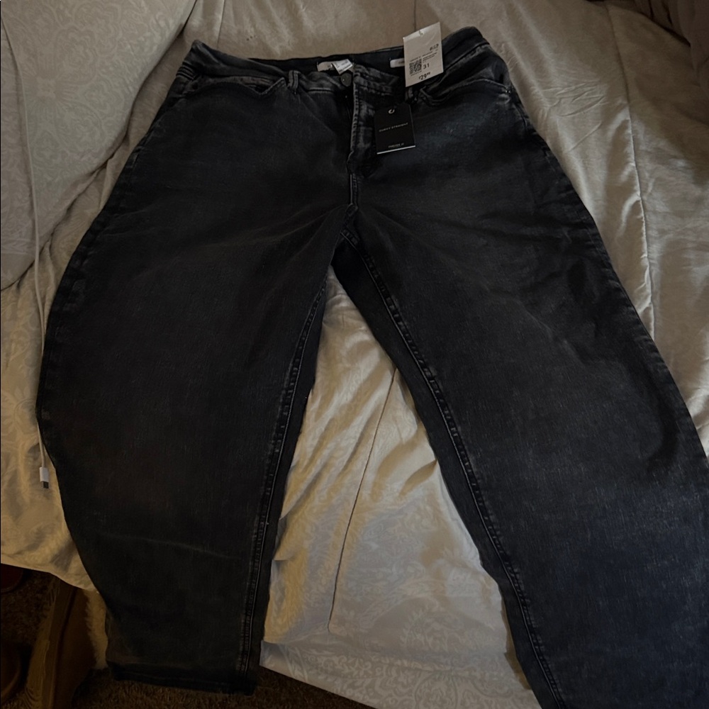 Forever 21 Women's Black Straight Leg Jeans